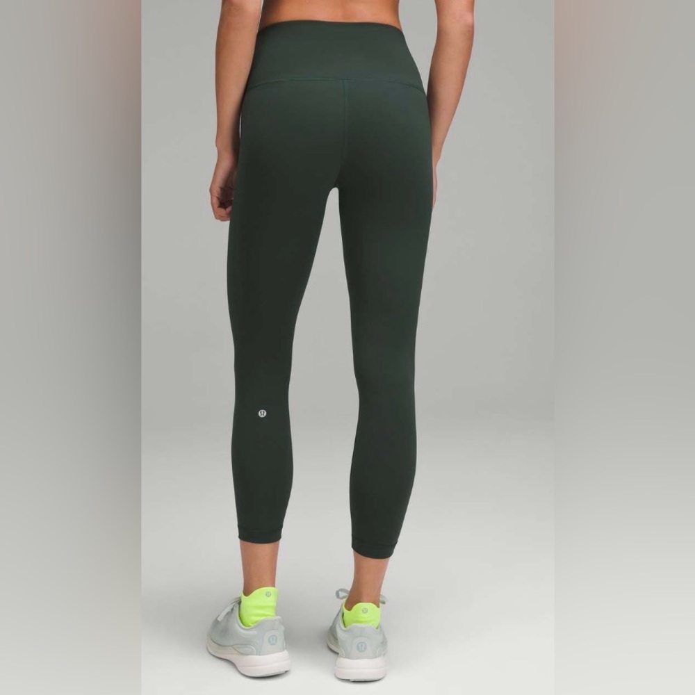 Lululemon Wunder Train‎ High-Rise Tight
Legacy Green Size 4